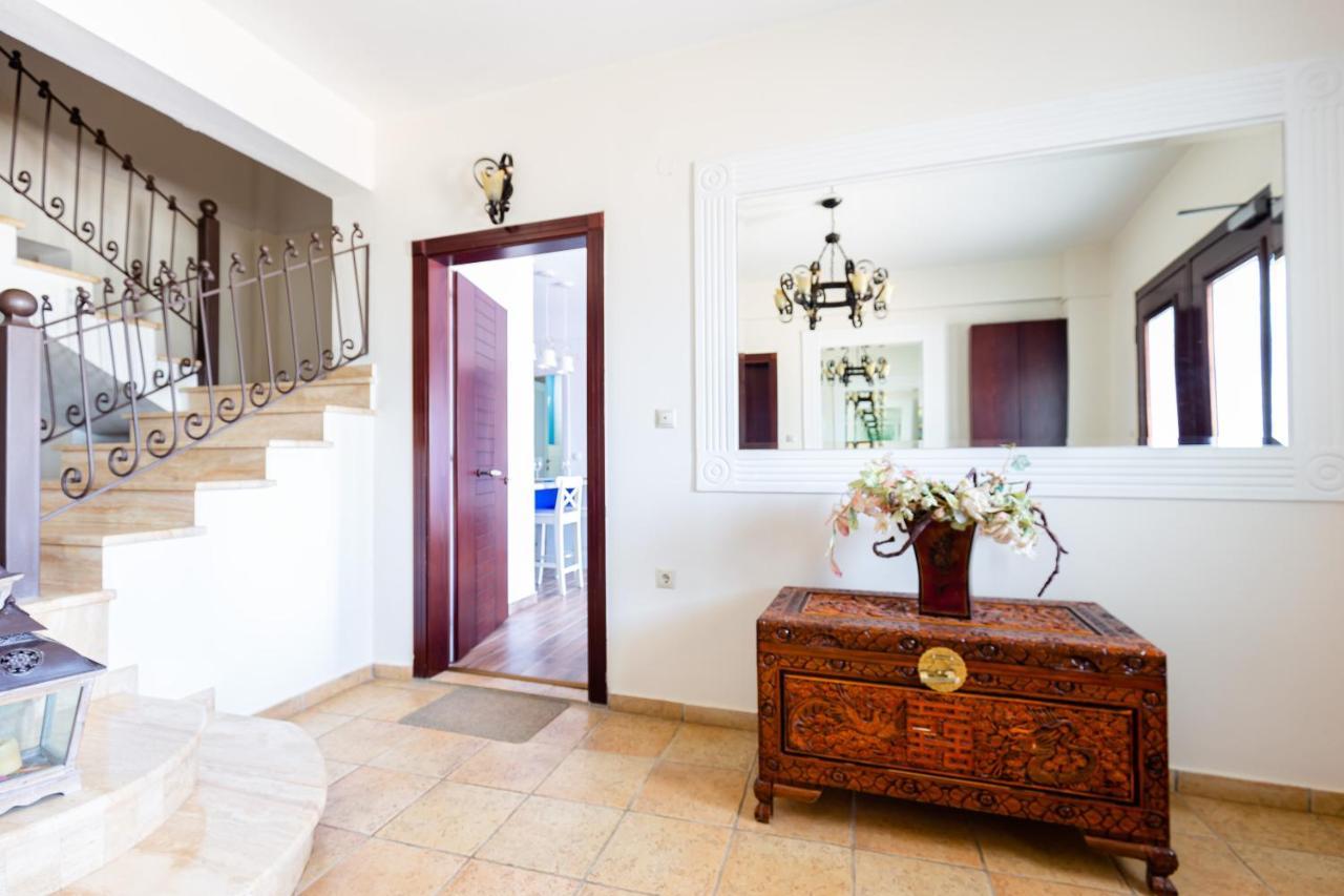 Elvis Nest Apartment Неа Мудания Екстериор снимка