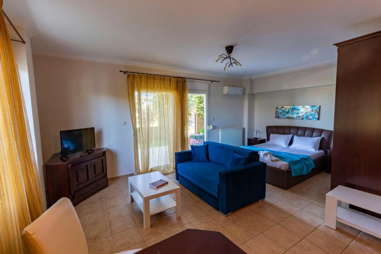 Elvis Nest Apartment Неа Мудания Екстериор снимка