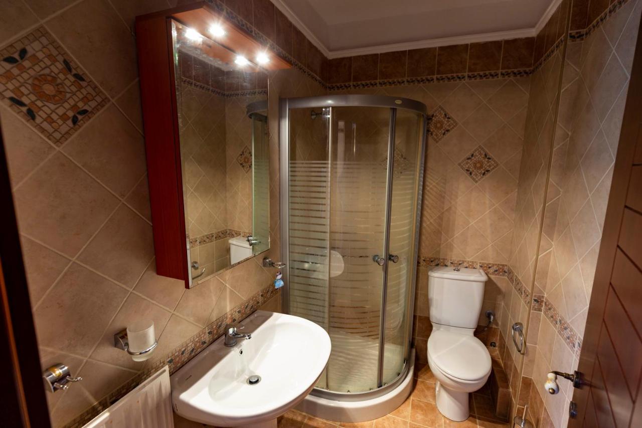 Elvis Nest Apartment Неа Мудания Екстериор снимка