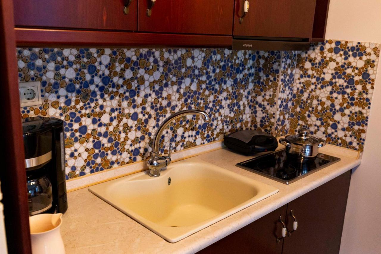 Elvis Nest Apartment Неа Мудания Екстериор снимка