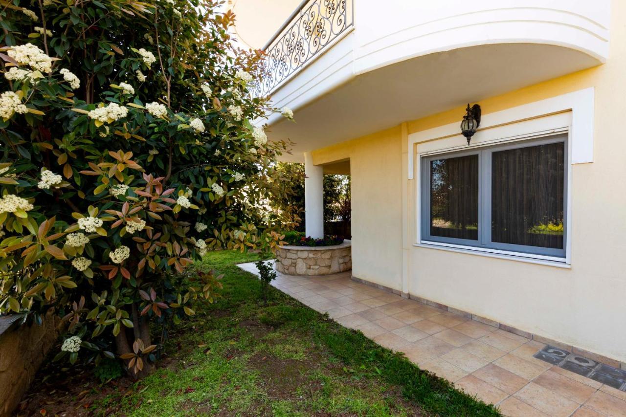 Elvis Nest Apartment Неа Мудания Екстериор снимка