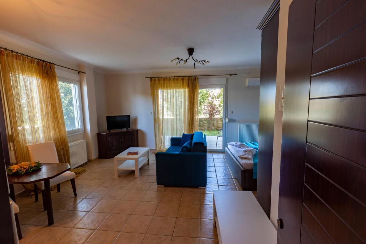 Elvis Nest Apartment Неа Мудания Екстериор снимка