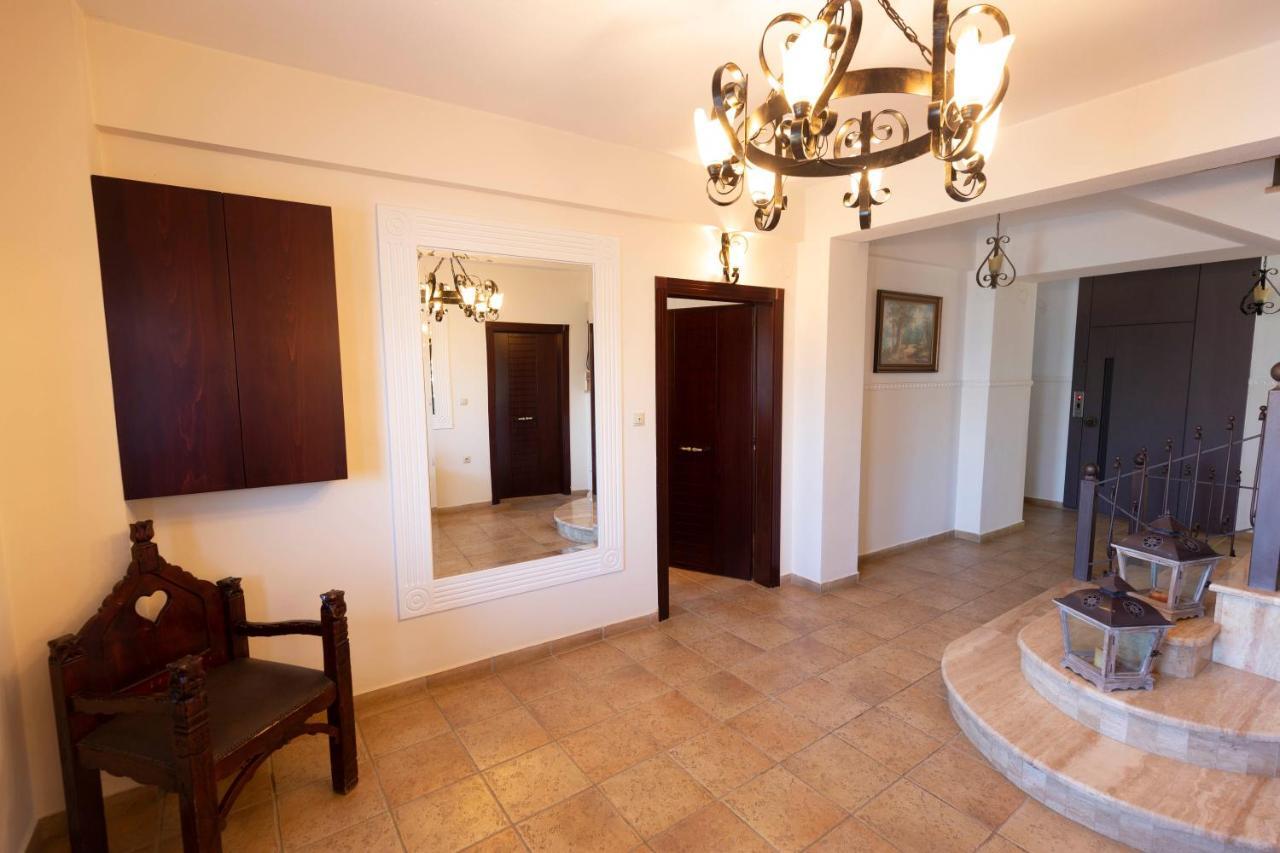 Elvis Nest Apartment Неа Мудания Екстериор снимка