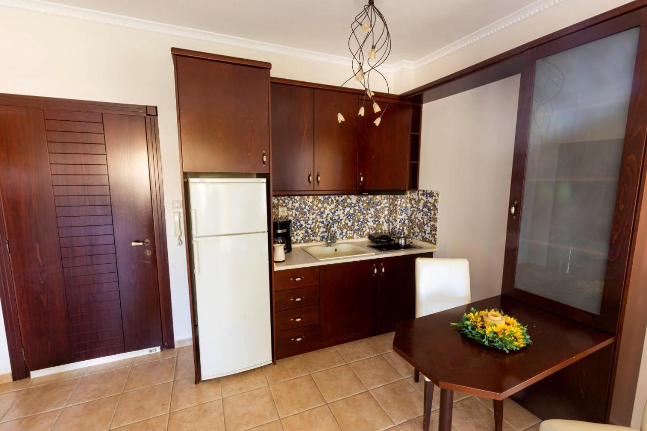 Elvis Nest Apartment Неа Мудания Екстериор снимка